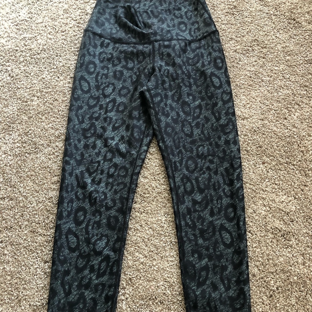 Nimble high waisted animal print leggings. Sz 6